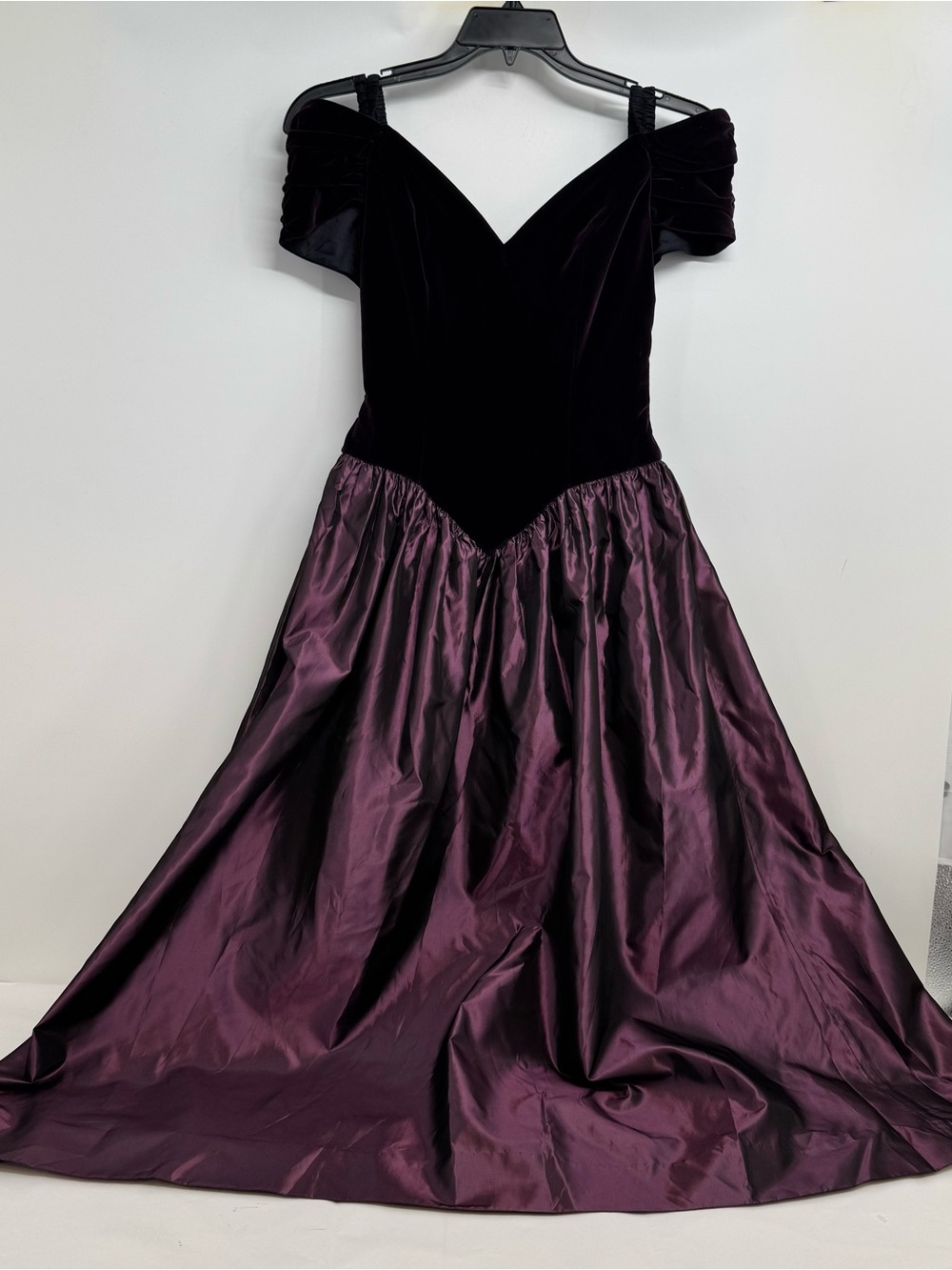 Vintage HOUSE OF BIANCH Size 6 PURPLE TAFFETA & VELVET GOWN Bow On The Back